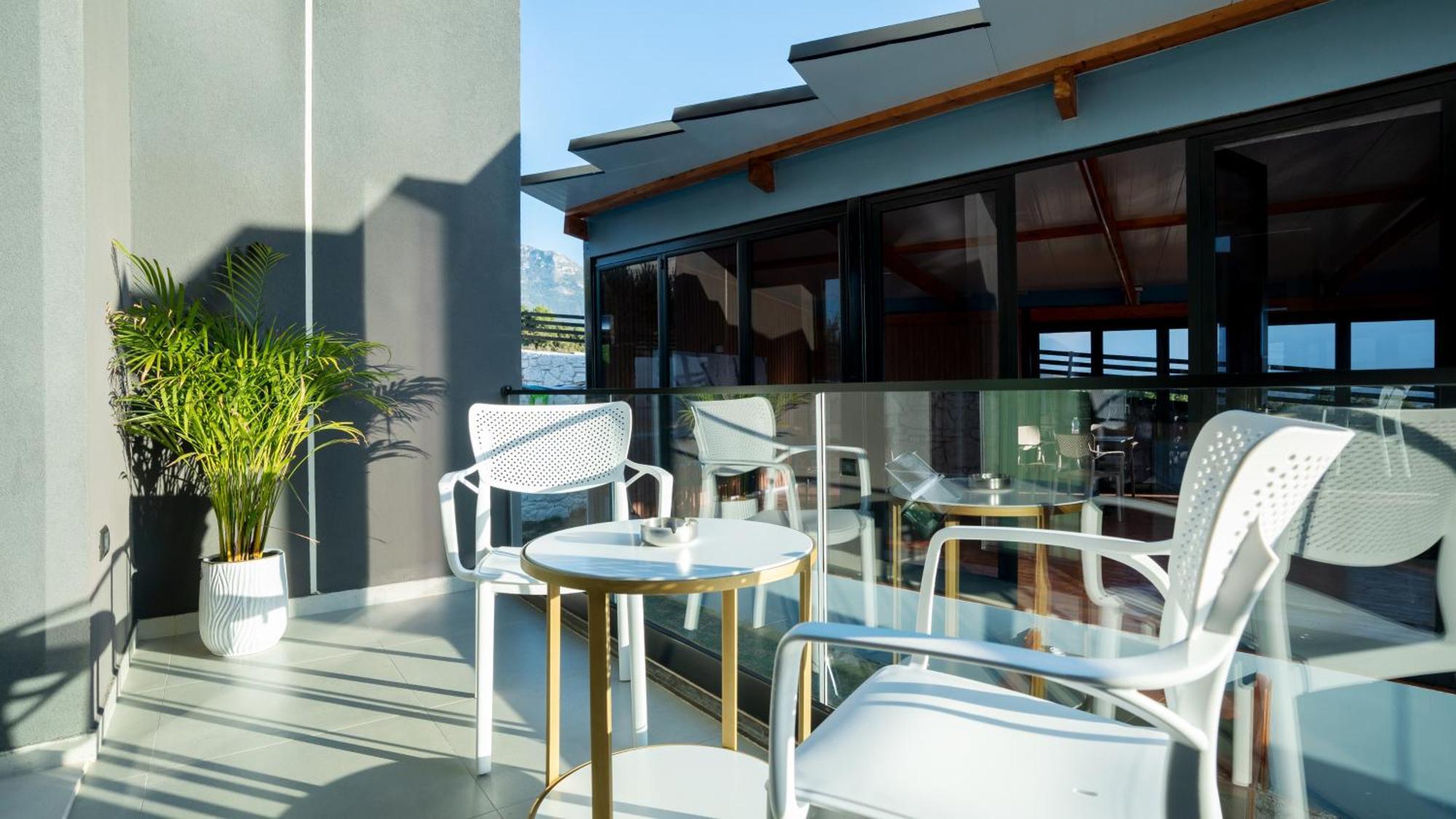 Sea Queen Luxury Hotel Radhimë エクステリア 写真