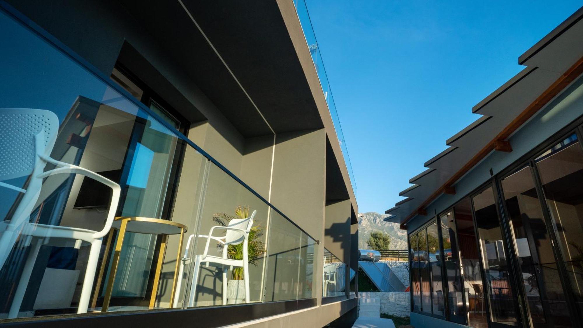 Sea Queen Luxury Hotel Radhimë エクステリア 写真