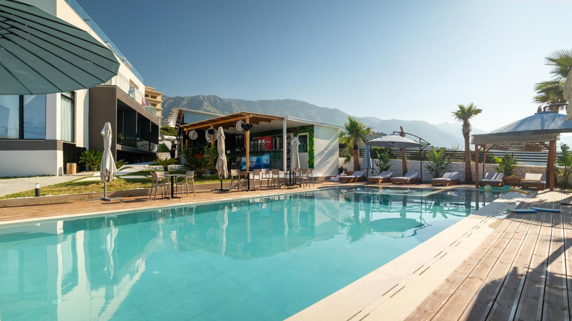 Sea Queen Luxury Hotel Radhimë エクステリア 写真