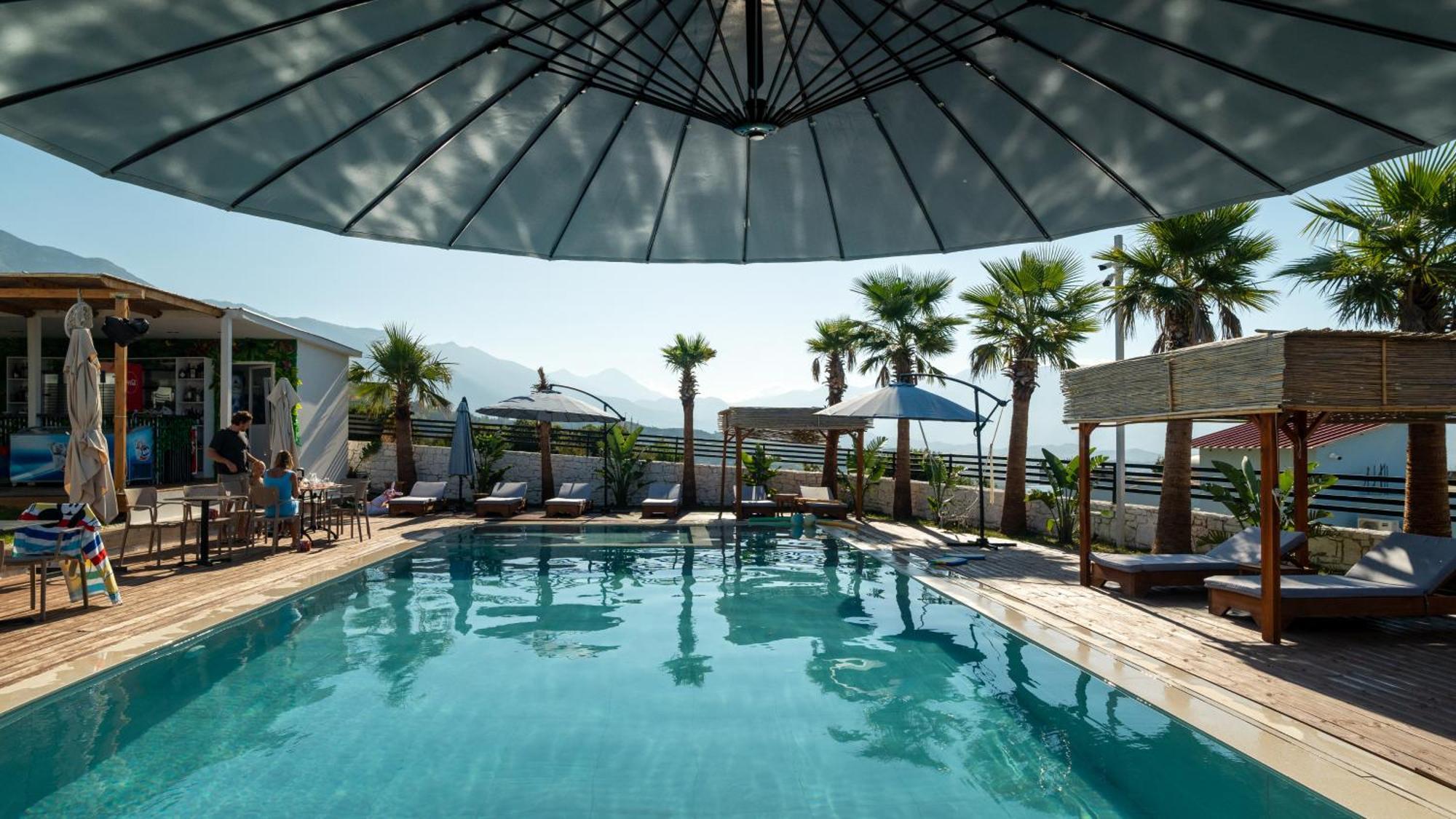 Sea Queen Luxury Hotel Radhimë エクステリア 写真